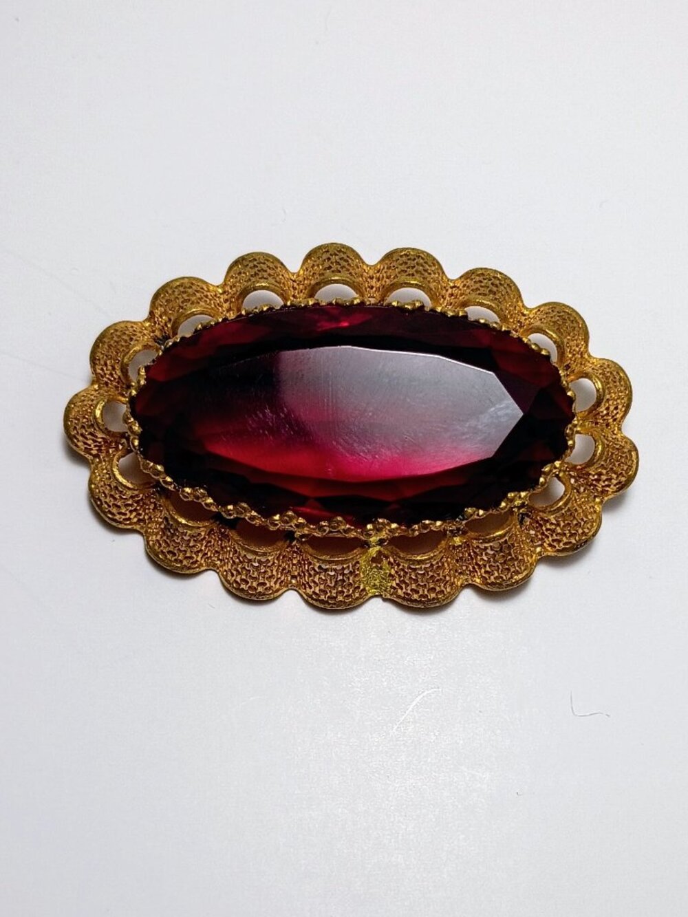 Vintage Filigree Large Red Ruby Rhinestone Gold Tone Oval Brooch Pin